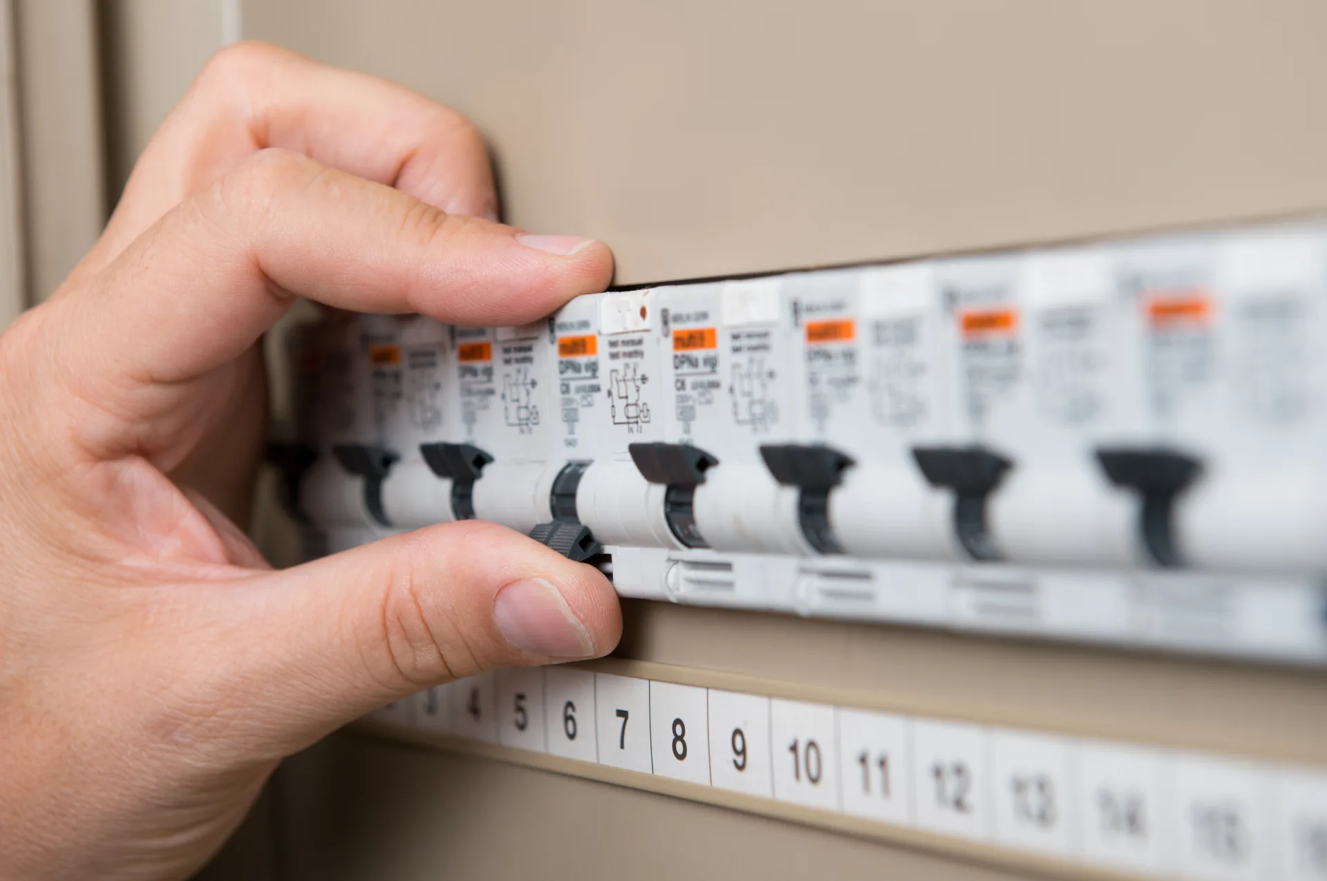 Electrician Cardiff, licensed electricians serving Cardiff